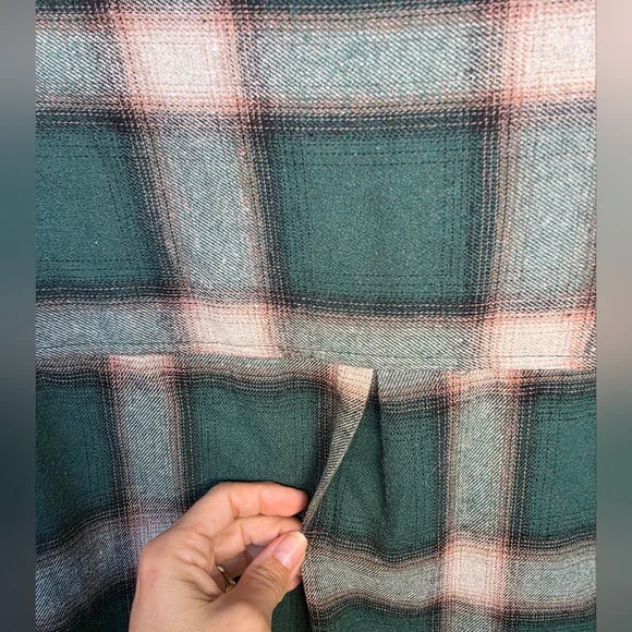 Women's Green Plaid Button-Down Shacket - Picture 3 of 12